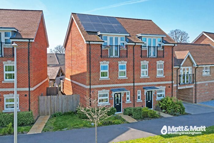 3 Bedroom Semi-Detached House For Sale In Oak Avenue, Wokingham, Berkshire, RG40