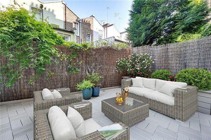 3 Bedroom Apartment To Rent In Hereford House, Fulham Road, London, SW10