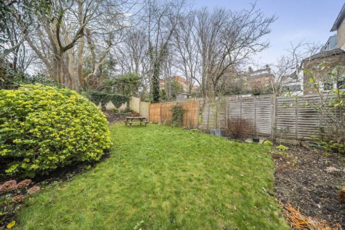 2 Bedroom Flat For Sale In Cintra Park, Crystal Palace, SE19