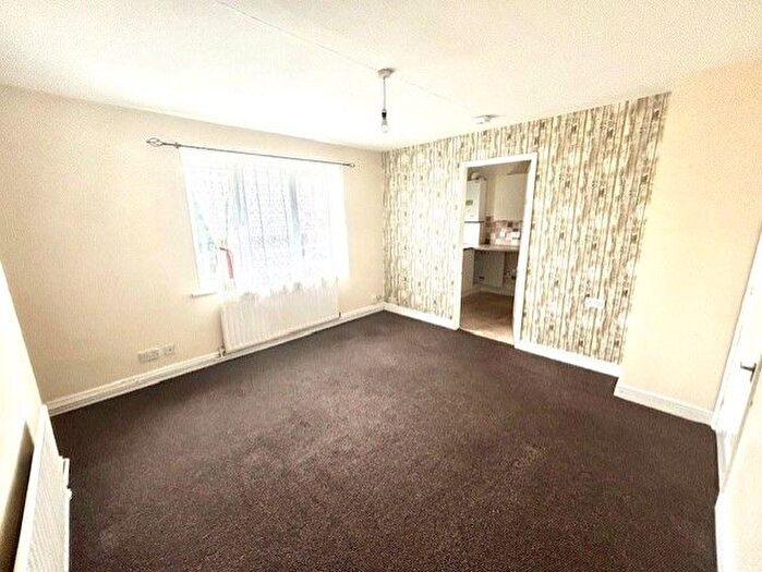 3 Bedroom Flat To Rent In Stortford Street, Grimsby, DN31