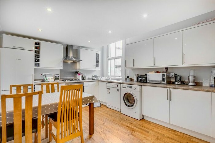 3 Bedroom Flat To Rent In Landor Road, London, SW9