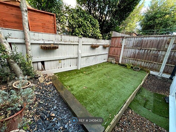 2 Bedroom Flat To Rent In Gassiot Road, London, SW17