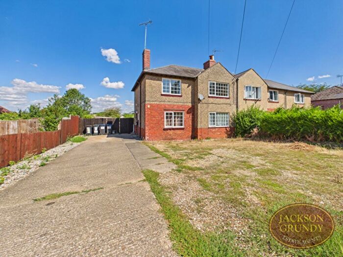 3 Bedroom Semi-Detached House For Sale In Queen Street, Weedon, NN7