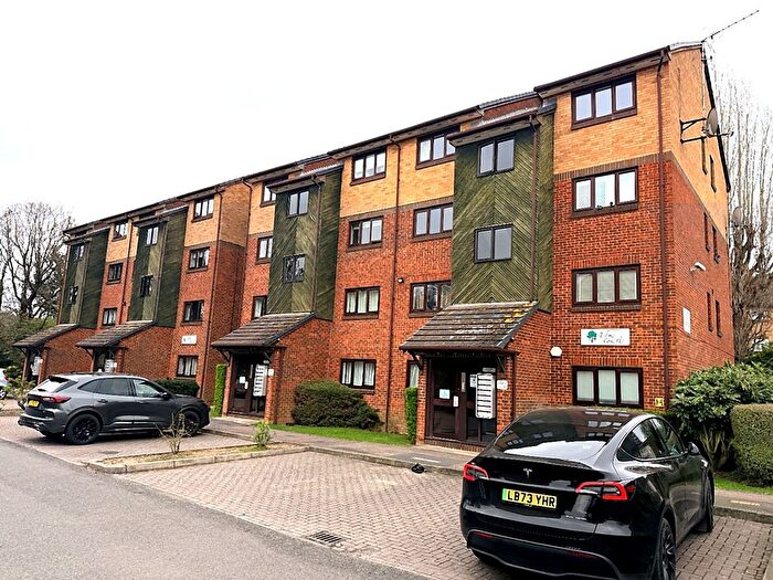 1 Bedroom Flat For Sale In Higham Station Avenue, Elm Court, E4