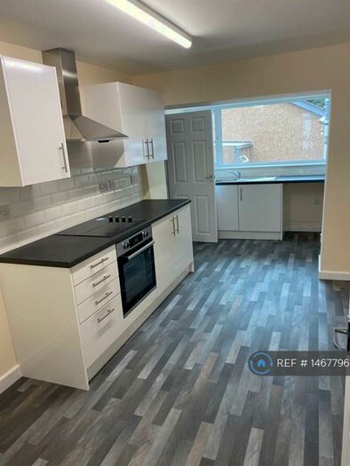 2 Bedroom Flat To Rent In High Street, Dyserth, LL18