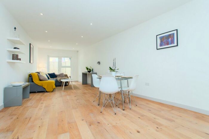 3 Bedroom Flat To Rent In Andre Street, Hackney Downs, E8