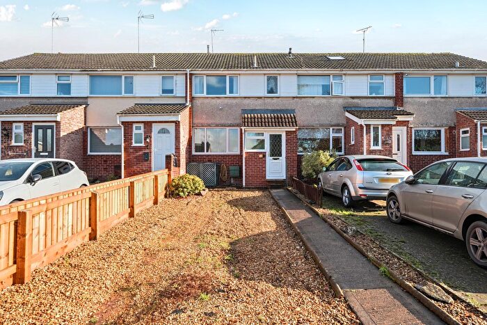 3 Bedroom Terraced House For Sale In Farm View, Taunton, TA2