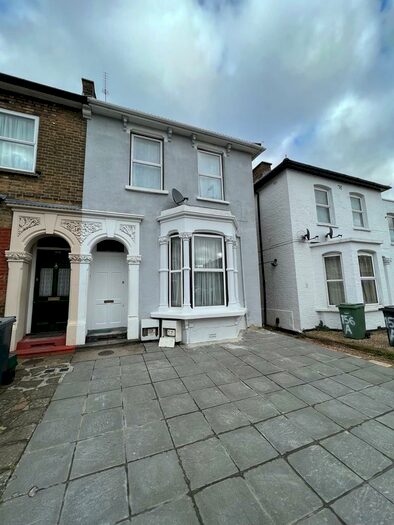 1 Bedroom Flat To Rent In West Green Road, London, N15
