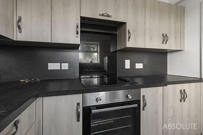2 Bedroom Flat For Sale In Cartwright Crescent, Teignmouth, TQ14