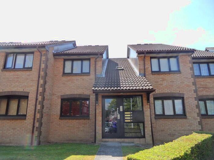 1 Bedroom Flat To Rent In Brocklesby Road, London SE25