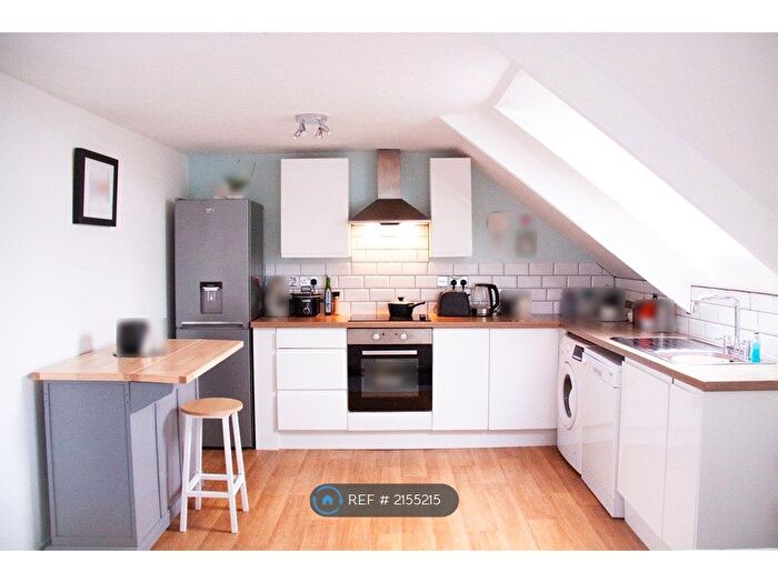 2 Bedroom Flat To Rent In Porth Way, Newquay, TR7