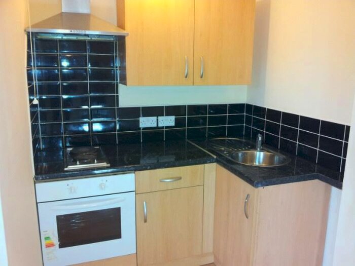 1 Bedroom Studio To Rent In Hanworth Road, Hounslow, TW4