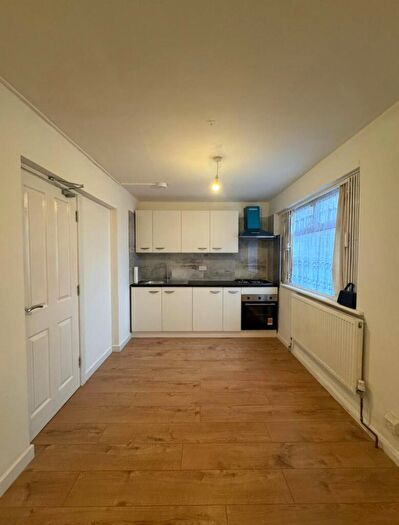 2 Bedroom Flat To Rent In Hertford Road, Enfield, EN3