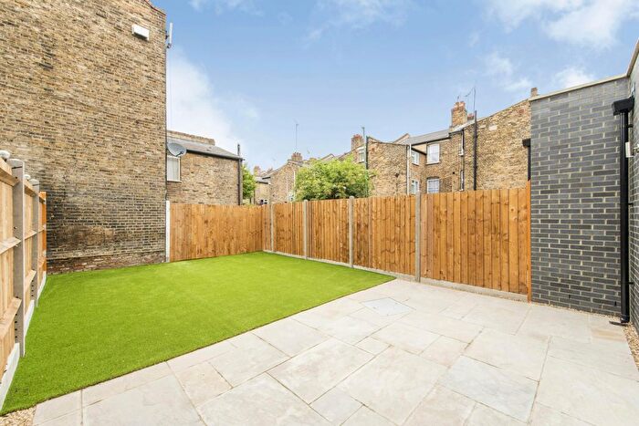 3 Bedroom Flat To Rent In Woodlands Park Road, London, SE10