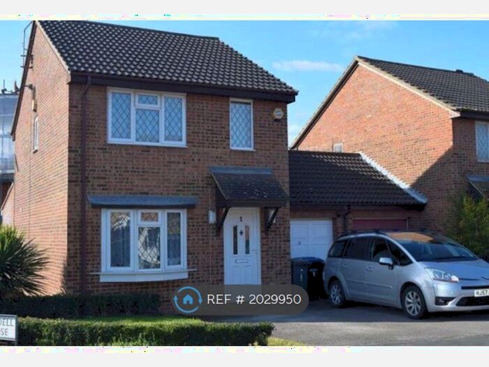3 Bedroom Detached House To Rent In Hardell Close Egham, Egham, TW20