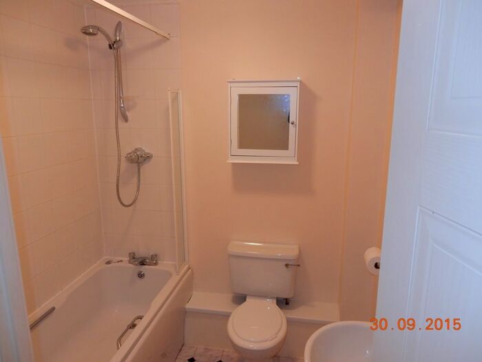 2 Bedroom Flat To Rent In Suffolk Road, Andover SP10