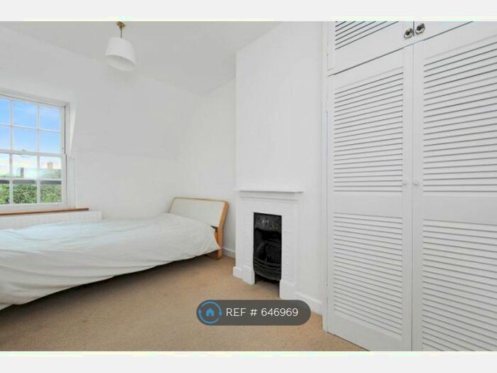 3 Bedroom Terraced House To Rent In Mellitus Street, London, W12