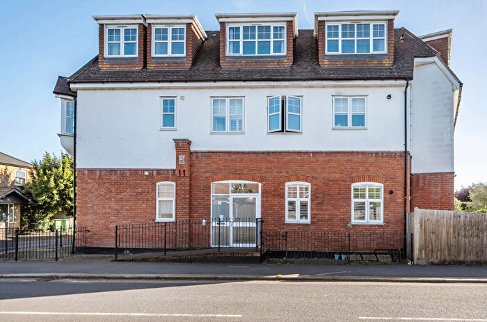 2 Bedroom Apartment For Sale In Queens Corner, Queens Road, Hersham, KT12