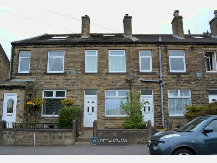 3 Bedroom Terraced House To Rent In Moorlands Road, Huddersfield HD3