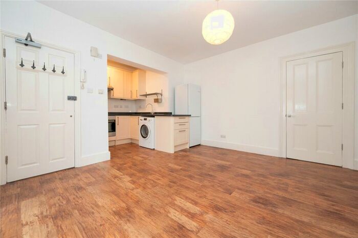 1 Bedroom Flat To Rent In Alma Road, St. Albans, Hertfordshire, AL1