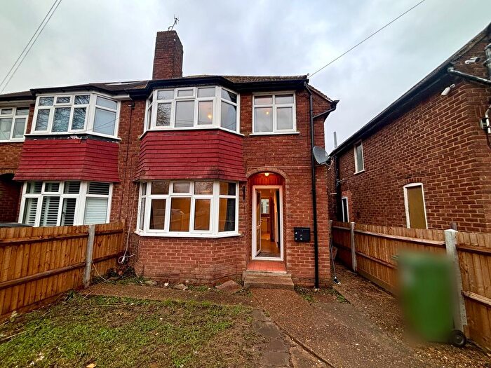 3 Bedroom Semi Detached House To Rent In Brambletye Park Road, Earlswood, RH1