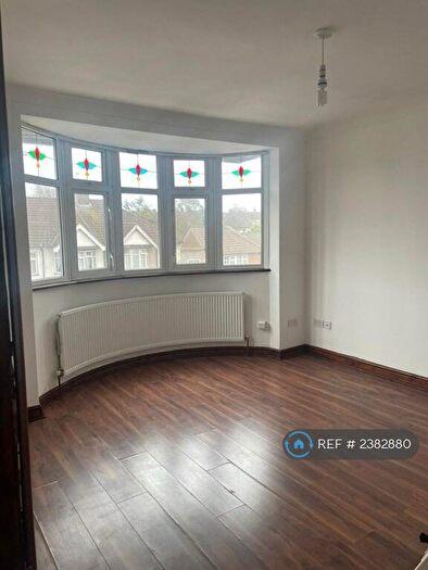 2 Bedroom Flat To Rent In Horns Road, Ilford, IG6