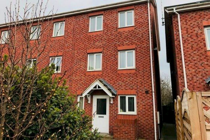 4 Bedroom Town House To Rent In Camden Grove, Rotherham S66