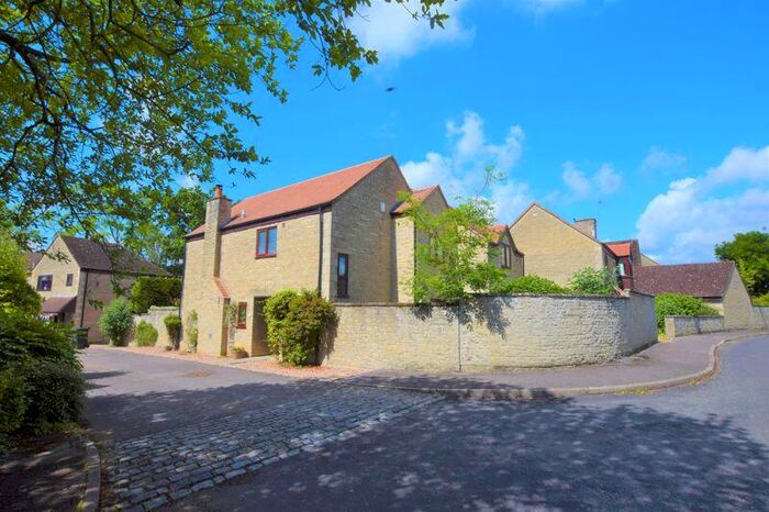 4 Bedroom Detached House To Rent In Chiltern View, Oxford, OX44