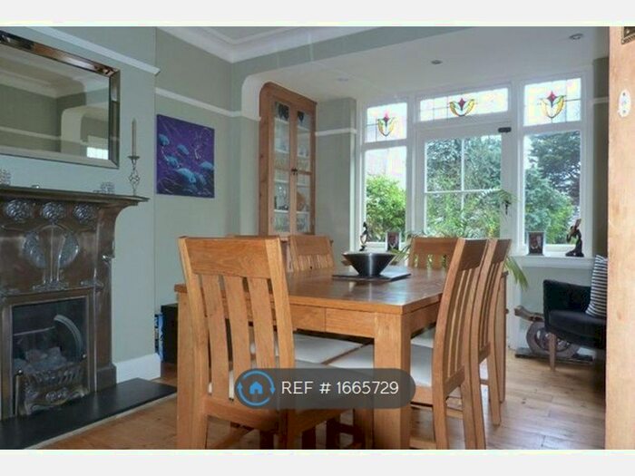 4 Bedroom Terraced House To Rent In Glenwood Gardens, Ilford, IG2