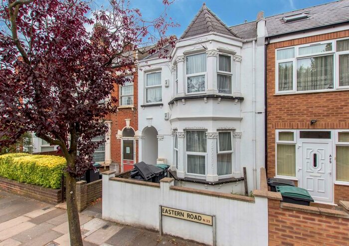 3 Bedroom Apartment To Rent In Eastern Road, Bounds Green, N22