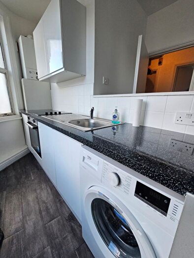 1 Bedroom Flat To Rent In Balham High Road, London, SW12