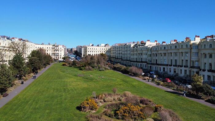 1 Bedroom Flat For Sale In Brunswick Square, Hove, BN3