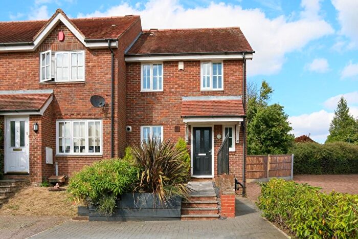 3 Bedroom End Of Terrace House For Sale In Mulberry Gardens, Shenley, Radlett, WD7