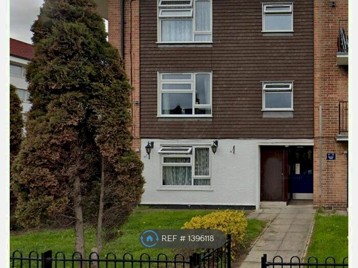 1 Bedroom Flat To Rent In Bouvier Road, Enfield, EN3