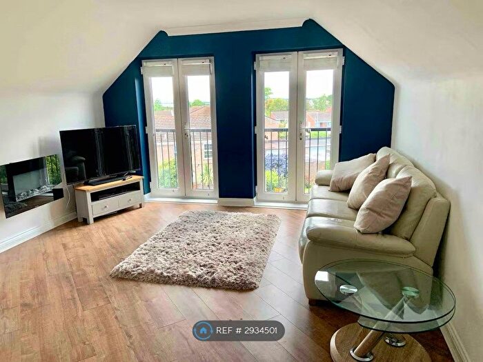 2 Bedroom Flat To Rent In Harbour House, Poole, BH14