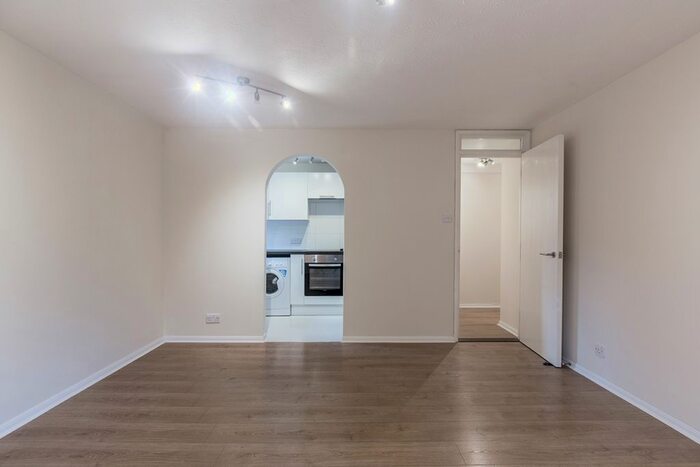 1 Bedroom Flat To Rent In Bushey Grove Road, Bushey, WD23