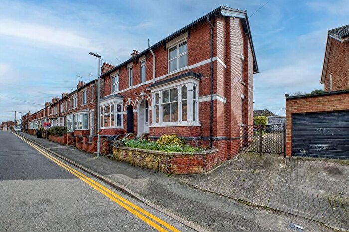 3 Bedroom Semi Detached House For Sale In Portland Road, Rushden, Northamptonshire, NN10