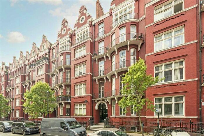 3 Bedroom Flat To Rent In Cabbell Street, Marylebone, NW1