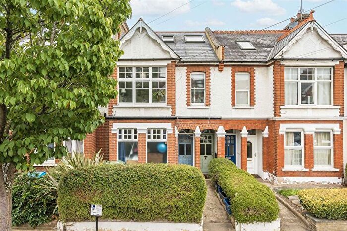 3 Bedroom Flat For Sale In Avondale Road, London, SW14