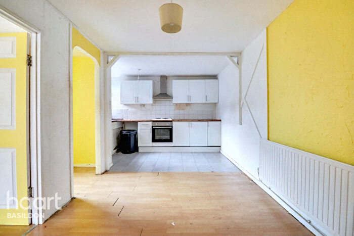 3 Bedroom Terraced House For Sale In Foxglove Court, Basildon No Chain !!!, SS15