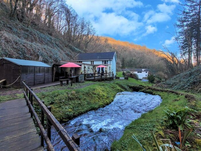 3 Bedroom Detached House For Sale In Laugharne, Carmarthen, SA33