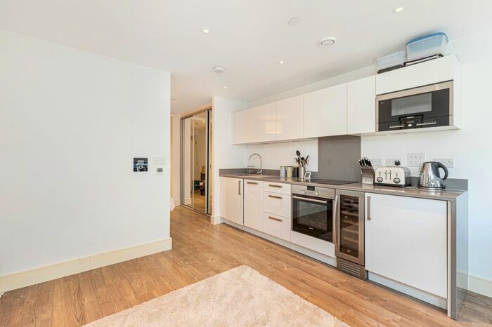 Studio To Rent In Gillespie Court, Queensland Road, Holloway, London, N7