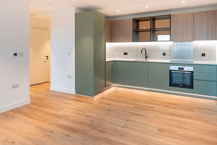 2 Bedroom Flat To Rent In Greenleaf Walk, Southall, UB1