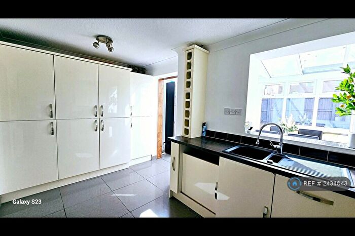 2 Bedroom End Of Terrace House To Rent In Clare Walk, Swindon, SN5