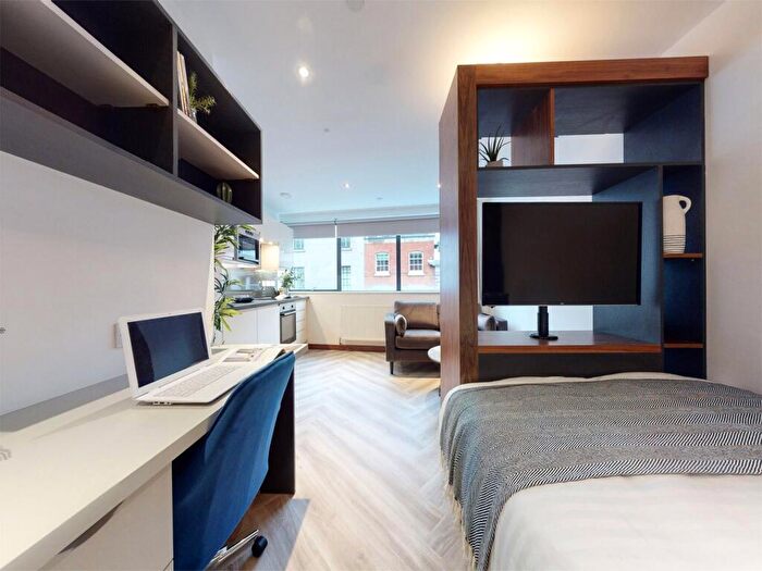 Apartment To Rent In Apt, Live Oasis Deansgate #, M2