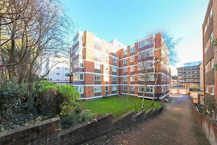 2 Bedroom Flat For Sale In Palmeira Avenue, Hove, BN3