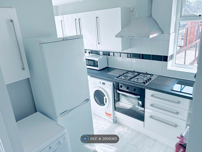 2 Bedroom Flat To Rent In Russell St, Reading, RG1