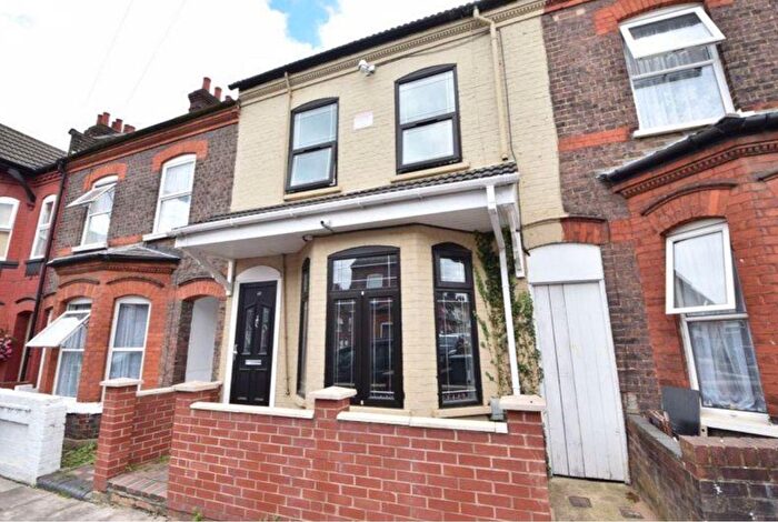 5 Bedroom Terraced House To Rent In Vernon Road, Luton, LU1