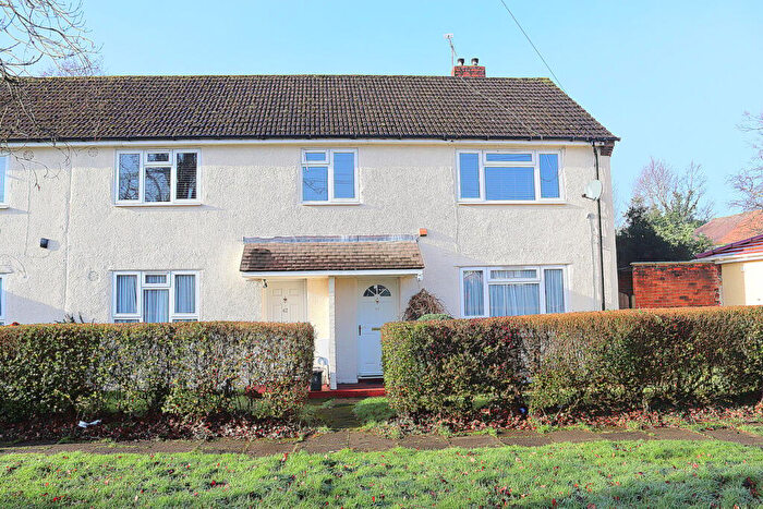 2 Bedroom Maisonette For Sale In Sand Hill, Farnborough, GU14