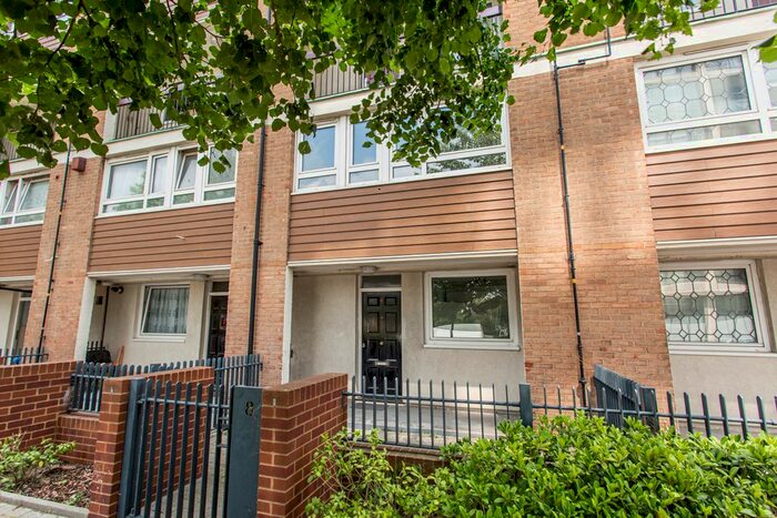 3 Bedroom Flat To Rent In Willis Street, London, E14